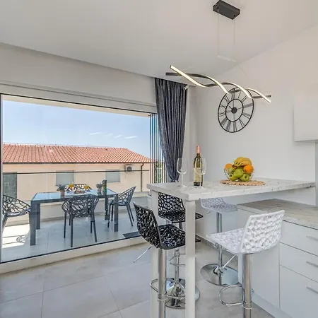 Luxury Apart, Beach, Swimming Pool, Okrug, Apartamento Trogir