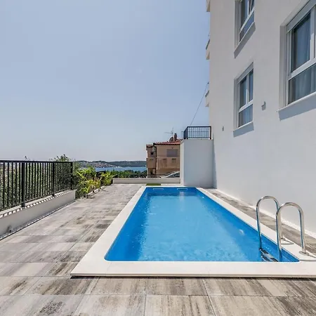 Luxury Apart, Beach, Swimming Pool, Okrug, Apartamento Trogir