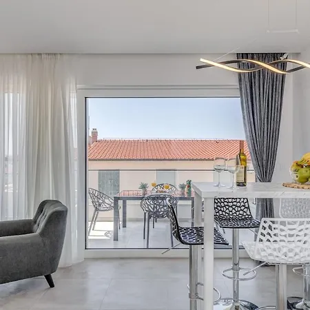Luxury Apart, Beach, Swimming Pool, Okrug, Trogir